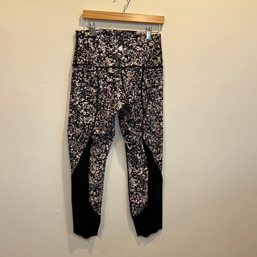 Lululemon Women’s Floral Print Crop Leggings